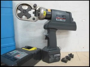 Máy ép cos dùng pin IZUMI REC-150F